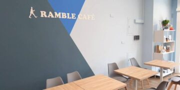 桃園觀音咖啡廳結合不限時座位與窗景 輕食甜點與店寵陪伴午後工作、休憩時光