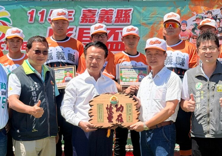 東唐建設慢壘隊披嘉義戰袍征戰全民運 東唐建設慢壘隊披嘉義戰袍征戰全民運