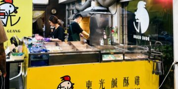 台南東區鹹酥雞老店二代接班 從路邊攤走進店面 延續二十多年獨門中藥香炸雞配方