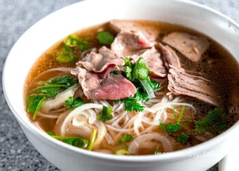 雲林口湖越南小吃 豬大骨湯頭清爽河粉呈現台越融合獨家風味