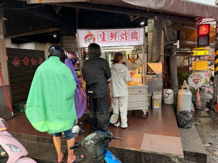高雄新興區人氣炸雞選擇 堅持新鮮現炸鎖住鮮甜肉汁 下班聚餐或家庭加菜都方便 高雄新興區人氣炸雞選擇 堅持新鮮現炸鎖住鮮甜肉汁 下班聚餐或家庭加菜都方便