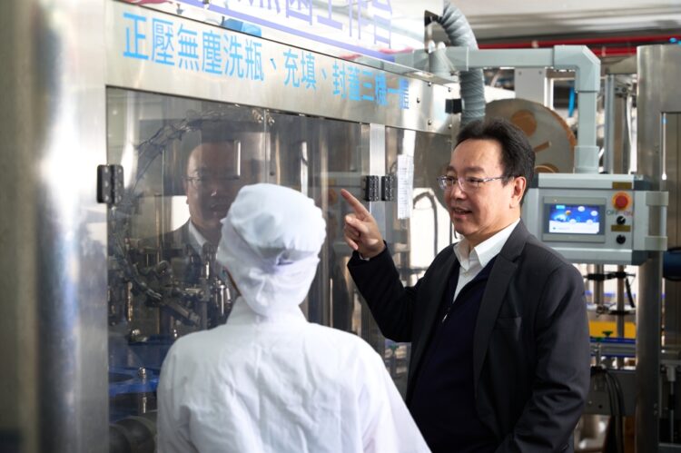 企業挑選桶裝水供應商看什麼？華生飲水提出水質、工廠、配送與售後四大標準