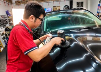 台南汽車美容職人從漆面到內裝一手包辦 新化車體鍍膜一站式提升車況外觀內裡都閃亮