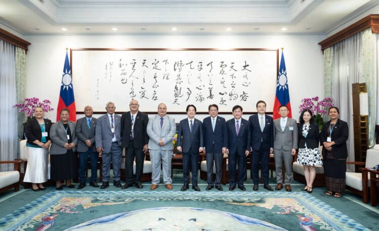 吐瓦魯國外交、勞工及貿易部部長帕納巴率團訪台圓滿,深化台吐友誼與夥伴關係,拓展各領域合作 吐瓦魯國外交、勞工及貿易部部長帕納巴率團訪台圓滿,深化台吐友誼與夥伴關係,拓展各領域合作