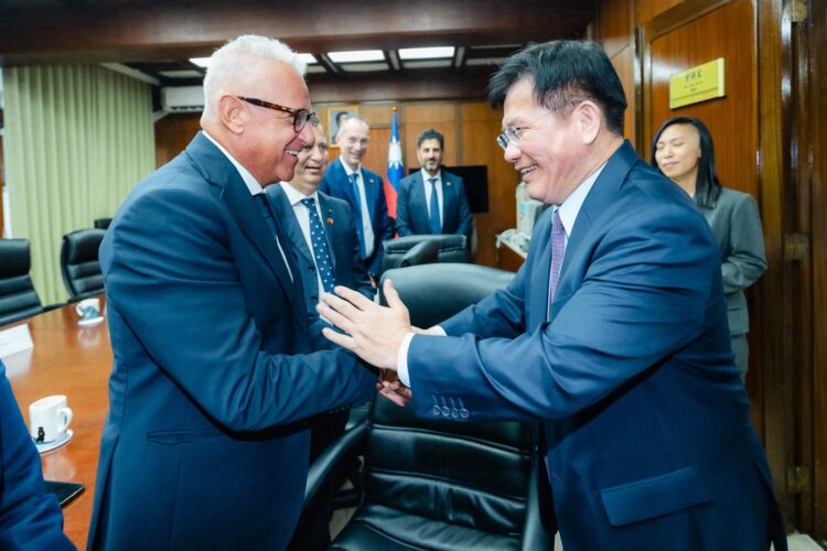 外交部長林佳龍接見義大利倫巴底暨皮埃蒙特大區議會訪團 外交部長林佳龍接見義大利倫巴底暨皮埃蒙特大區議會訪團