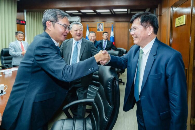 外交部長林佳龍歡迎「第31屆中南美洲台灣商會聯合總會回國訪問團」 外交部長林佳龍歡迎「第31屆中南美洲台灣商會聯合總會回國訪問團」