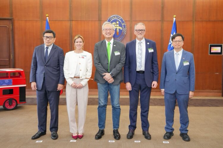 外交部政務次長吳志中主持「台英半導體聯合培力計畫」人才交流茶會 外交部政務次長吳志中主持「台英半導體聯合培力計畫」人才交流茶會
