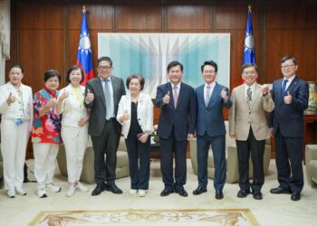 外交部長林佳龍接見第34屆「亞洲台灣商會聯合總會」總會長俞秀霞