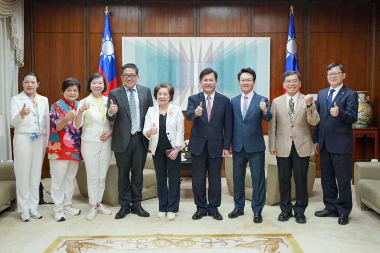 外交部長林佳龍接見第34屆「亞洲台灣商會聯合總會」總會長俞秀霞 外交部長林佳龍接見第34屆「亞洲台灣商會聯合總會」總會長俞秀霞