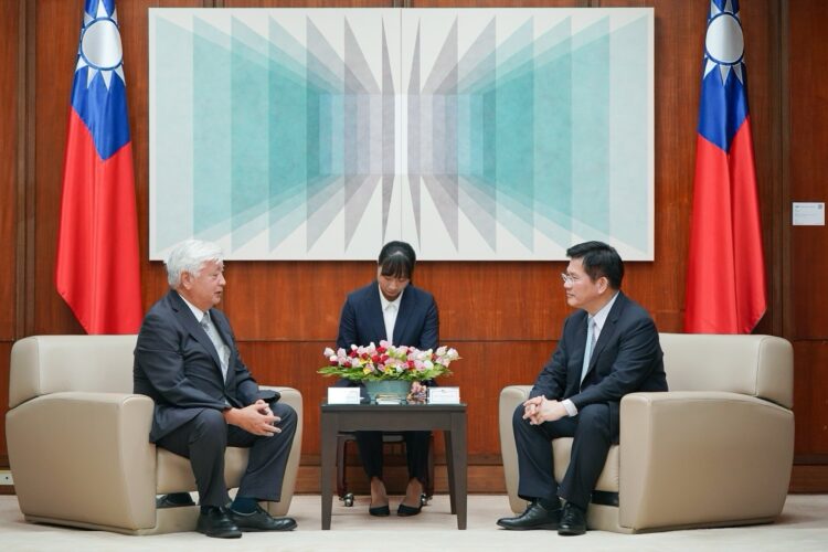 外交部長林佳龍接見「對中政策跨國議會聯盟」訪問團