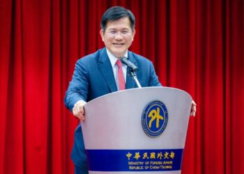 外交部舉辦台灣國際年輕廚師協會參加「2026環球廚藝聯盟巡迴挑戰賽」授旗儀式