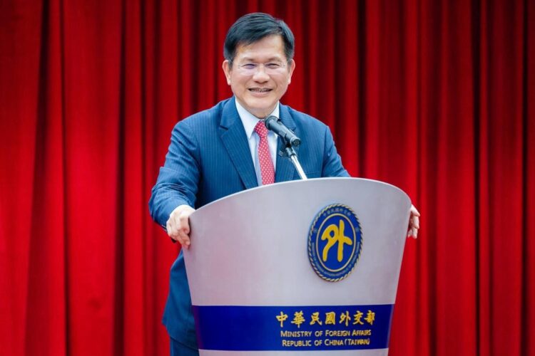 外交部舉辦台灣國際年輕廚師協會參加「2026環球廚藝聯盟巡迴挑戰賽」授旗儀式