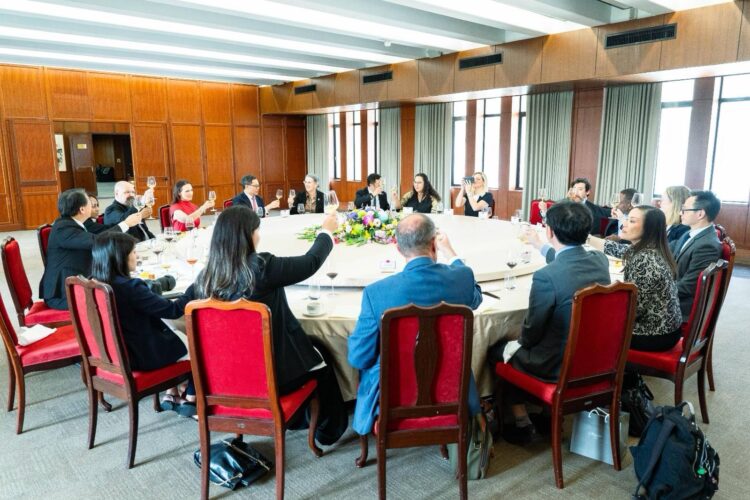 外交部誠摯歡迎美國德州聖安東尼奧市市長Gina Ortiz Jones率經貿考察團訪問台灣 外交部誠摯歡迎美國德州聖安東尼奧市市長Gina Ortiz Jones率經貿考察團訪問台灣