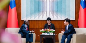 外交部長林佳龍接見索馬利蘭共和國內政暨國安部長安達拉一行 外交部長林佳龍接見索馬利蘭共和國內政暨國安部長安達拉一行