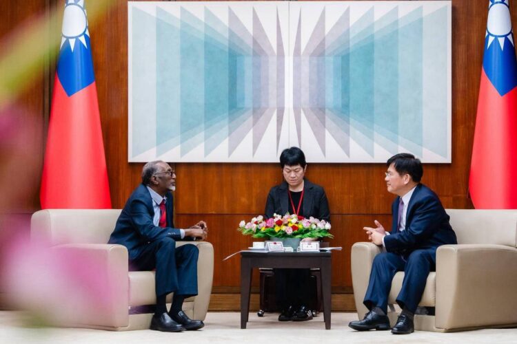 外交部長林佳龍接見索馬利蘭共和國內政暨國安部長安達拉一行 外交部長林佳龍接見索馬利蘭共和國內政暨國安部長安達拉一行