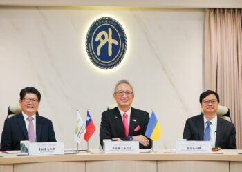 外交部政務次長吳志中見證援助烏克蘭利沃夫智慧醫療計畫簽約啟動