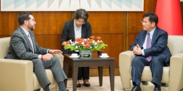 外交部長林佳龍接見宏都拉斯國會自由黨黨鞭卡利斯議員 外交部長林佳龍接見宏都拉斯國會自由黨黨鞭卡利斯議員