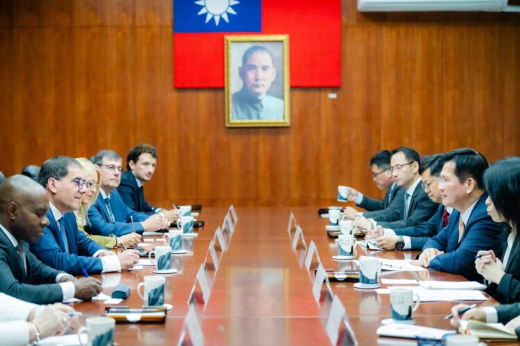 外交部長林佳龍歡迎法國參議院第一副議長孟岱立率團訪台