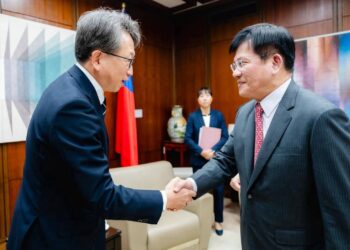 外交部長林佳龍接見日本前數位大臣平將明眾議員一行