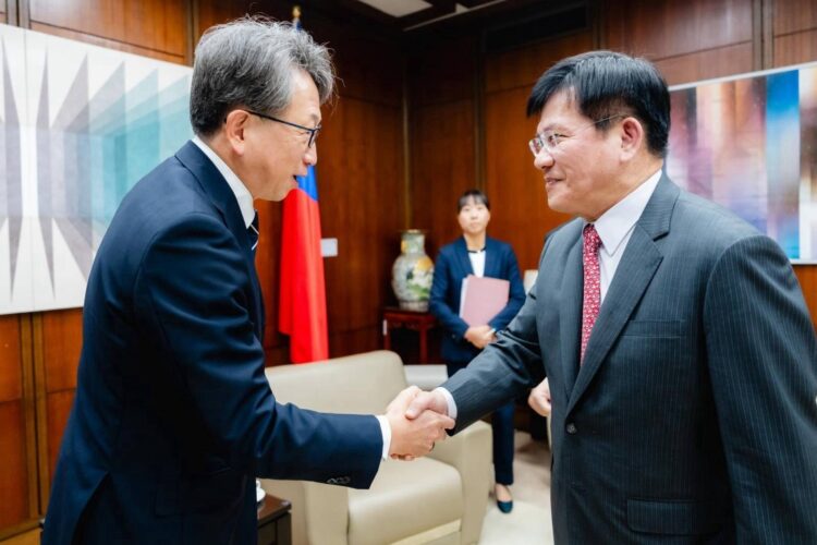 外交部長林佳龍接見日本前數位大臣平將明眾議員一行 外交部長林佳龍接見日本前數位大臣平將明眾議員一行