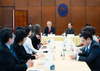 外交部政務次長吳志中與「無國界記者」籌組之記者團舉行座談會