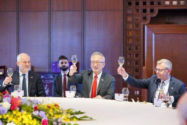 外交部政務次長吳志中午宴歡迎波蘭眾議院經濟委員會主席柯馬拉奇率團訪台 外交部政務次長吳志中午宴歡迎波蘭眾議院經濟委員會主席柯馬拉奇率團訪台