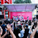 Winky出道首秀獻給JINS!甜辣Y2K造型嗨翻信義區 C.Holly接力開唱 Winky出道首秀獻給JINS!甜辣Y2K造型嗨翻信義區 C.Holly接力開唱