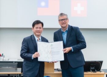 外交部長林佳龍參訪瑞士伯恩大學世界貿易研究院 並代表政府捐贈「蓬萊獎學金」