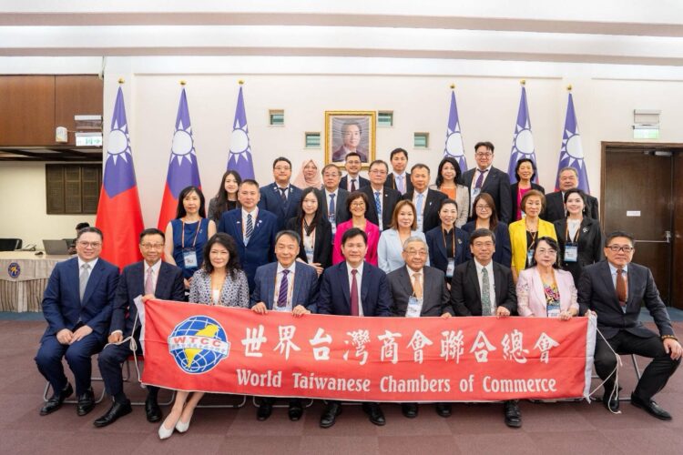 外交部長林佳龍歡迎「第32屆世界台灣商會聯合總會回國訪問團」,盼攜手全球台商推動總合外交與榮邦計畫 外交部長林佳龍歡迎「第32屆世界台灣商會聯合總會回國訪問團」,盼攜手全球台商推動總合外交與榮邦計畫