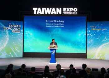 外交部長林佳龍率經貿考察團出席在波蘭舉辦的「2026歐洲台灣形象展」及「台灣之夜」酒會，呼籲共建「台歐民主供應鏈」並推廣「2026台灣文化在歐洲」