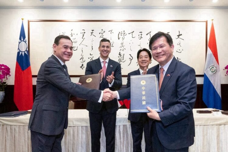 我國與巴拉圭共和國元首共同見證「台巴主權AI算力中心投資案合作瞭解備忘錄」、「台巴資安合作瞭解備忘錄」及「台巴刑事司法互助條約」簽署儀式，持續深化兩國夥伴關係