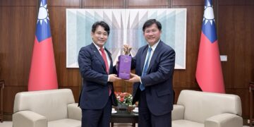 外交部長林佳龍接見日本前農林水產副大臣瀧波宏文參議員,就深化台日合作等議題廣泛交換意見 外交部長林佳龍接見日本前農林水產副大臣瀧波宏文參議員,就深化台日合作等議題廣泛交換意見