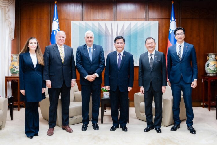 外交部長林佳龍接見巴拉圭外交部行政及技術事務次長阿藍達 外交部長林佳龍接見巴拉圭外交部行政及技術事務次長阿藍達