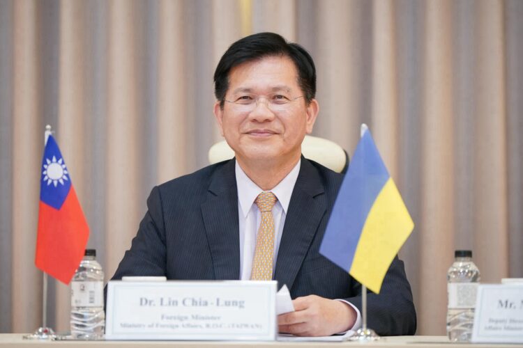 外交部長林佳龍見證烏克蘭利沃夫市UNBROKEN醫療園區「台灣友誼大樓」落成揭牌