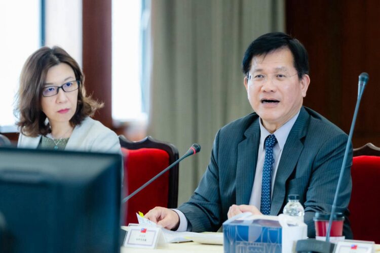 外交部與衛福部召開「醫療衛生外交諮詢小組」第3次會議,展現台灣智慧醫療優勢並研議強化對友邦醫衛合作 外交部與衛福部召開「醫療衛生外交諮詢小組」第3次會議,展現台灣智慧醫療優勢並研議強化對友邦醫衛合作