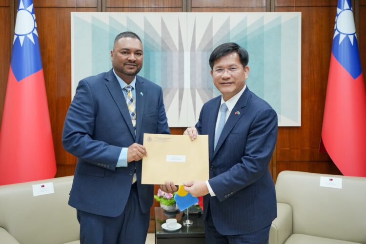 外交部長林佳龍接見帛琉共和國駐台新任大使吳傑法,期盼深化台帛「榮邦」合作並共促太平洋區域繁榮 外交部長林佳龍接見帛琉共和國駐台新任大使吳傑法,期盼深化台帛「榮邦」合作並共促太平洋區域繁榮