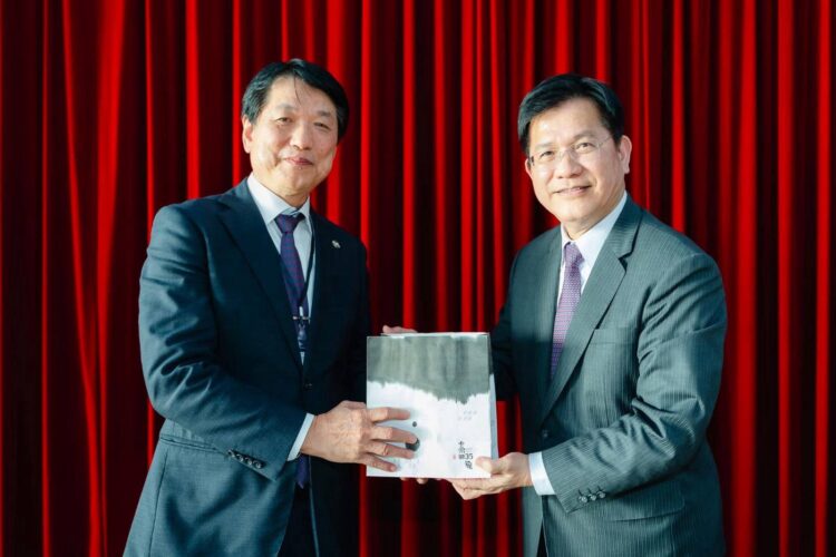 外交部長林佳龍接見第14屆「日本台灣商會聯合總會」總會長頼本勉一行