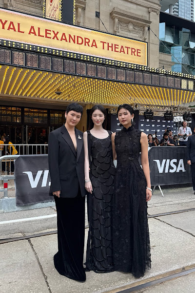 金馬導演阮鳳儀新作《幸福快樂的日子》多倫多首映爆好評!舒華黑禮服驚豔紅毯 金馬導演阮鳳儀新作《幸福快樂的日子》多倫多首映爆好評!舒華黑禮服驚豔紅毯