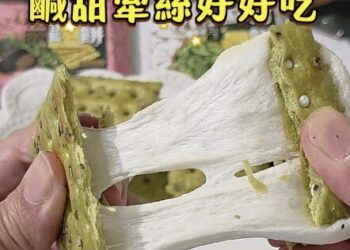 全聯熱賣「羽衣甘藍蘇打餅」又有新吃法！夾棉花糖微波10秒超牽絲