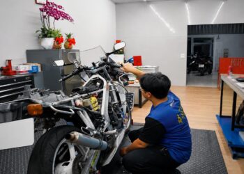 新市南科機車行從高中打工一路走到創業 明亮店面主打YAMAHA車款與日常車務