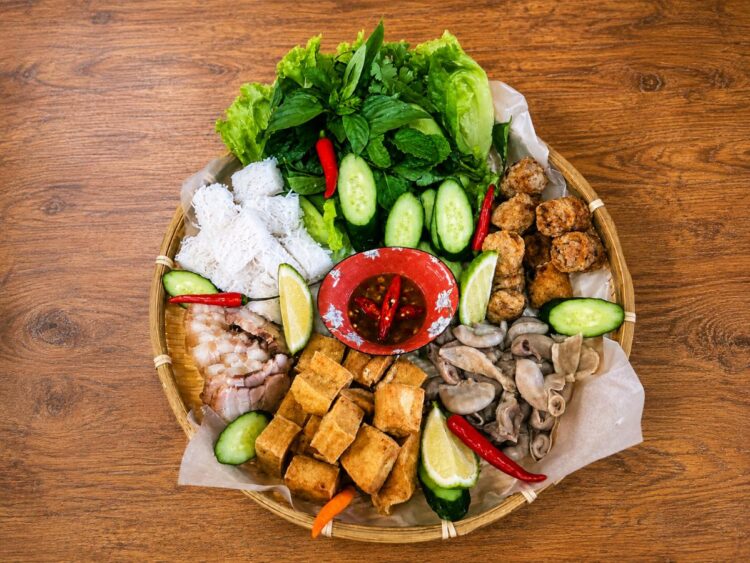 雲林斗六越南美食 清爽河粉、米粉拼盤與月亮蝦餅一次滿足 雲林斗六越南美食 清爽河粉、米粉拼盤與月亮蝦餅一次滿足