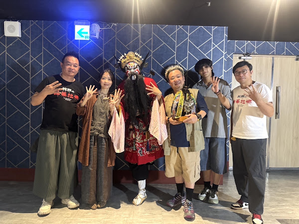 《粽邪4:坤蒂拉娜》鍾馗法師現身戲院!現場祈福儀式震撼全場 《粽邪4:坤蒂拉娜》鍾馗法師現身戲院!現場祈福儀式震撼全場