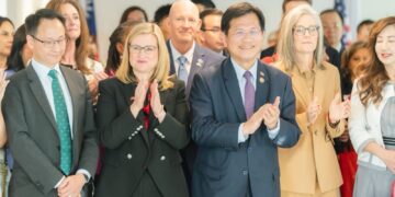 外交部長林佳龍出席我國駐鳳凰城辦事處揭牌儀式 外交部長林佳龍出席我國駐鳳凰城辦事處揭牌儀式