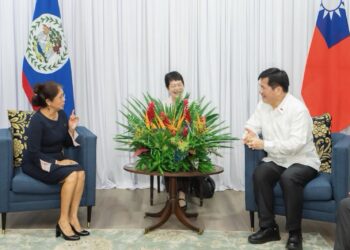 外交部長林佳龍訪問友邦貝里斯，與貝國總督、總理及外長深入討論台貝兩國深化及合作轉型
