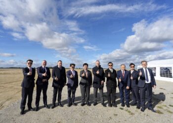 外交部長林佳龍率團考察「台灣區電機電子工業同業公會」波蘭科技園區預定地，台波政府將積極推動並簽署合作備忘錄