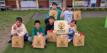 向光而生：創辦人方致遠攜手萬榮關懷站 走入偏鄉點亮愛的永續循環