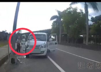 小貨車嘉義水上自撞電桿 夫疑開車吃便當害妻重傷