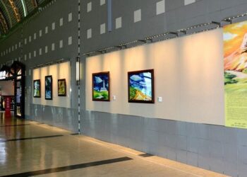 機場《新境-朱能榮創作個展》濃濃藝文風 大武山、月世界 山岳盡收眼底