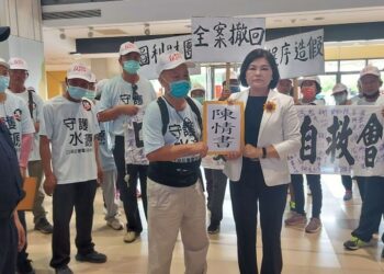 口湖鄉反變電站自救會至縣府遞交陳情書　張麗善籲能源局重視地方民意