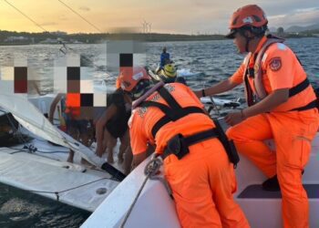 帆船故障無法返航 海巡駕艇即刻救援